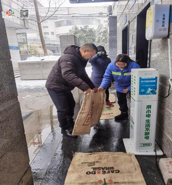 雨雪冰冻还将持续几天？武汉市机场、车站、景区都在行动，现场直击→