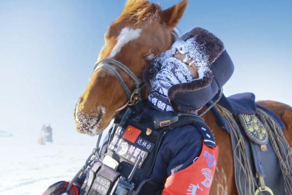 零下31℃,记者直接变“套娃”,他们却在“贴贴”! 零下31℃,记者直接变“套娃”,他们却在“贴贴”!