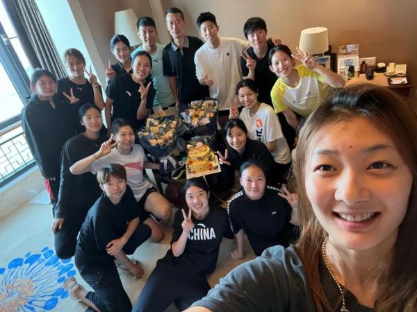 “给你10分钟哭完”——省短道速滑主教练徐英男揭秘十四冬夺冠背后的辛酸