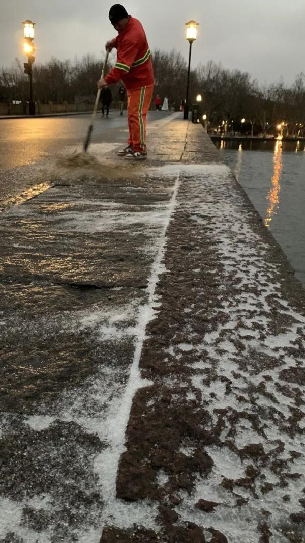 杭州多条高架部分路段封闭，有地铁线路限速！浙江发布40条道路结冰预警→