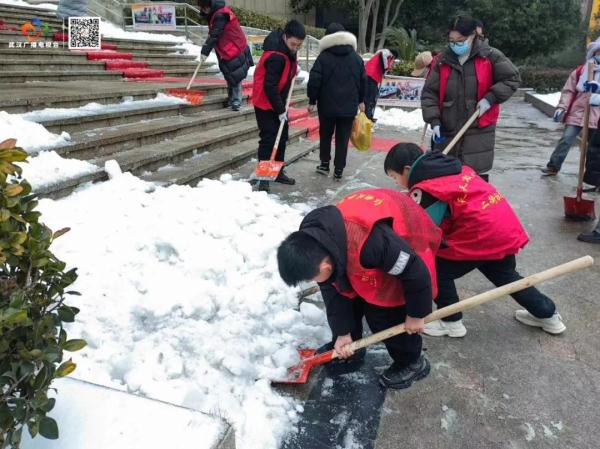 雨雪冰冻还将持续几天？武汉市机场、车站、景区都在行动，现场直击→