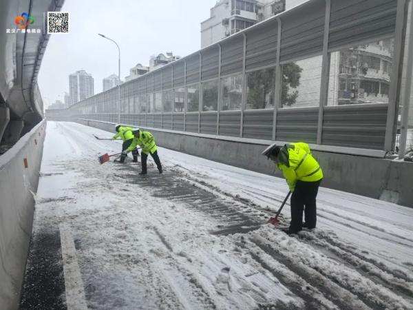 雨雪冰冻还将持续几天？武汉市机场、车站、景区都在行动，现场直击→