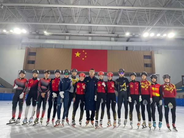“给你10分钟哭完”——省短道速滑主教练徐英男揭秘十四冬夺冠背后的辛酸