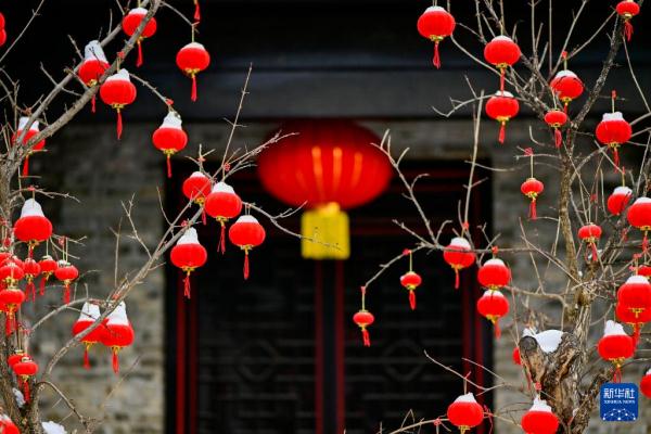 正月里来雪打灯