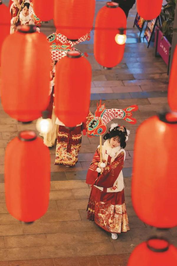 汉服红妆里藏着年轻人的文化表达