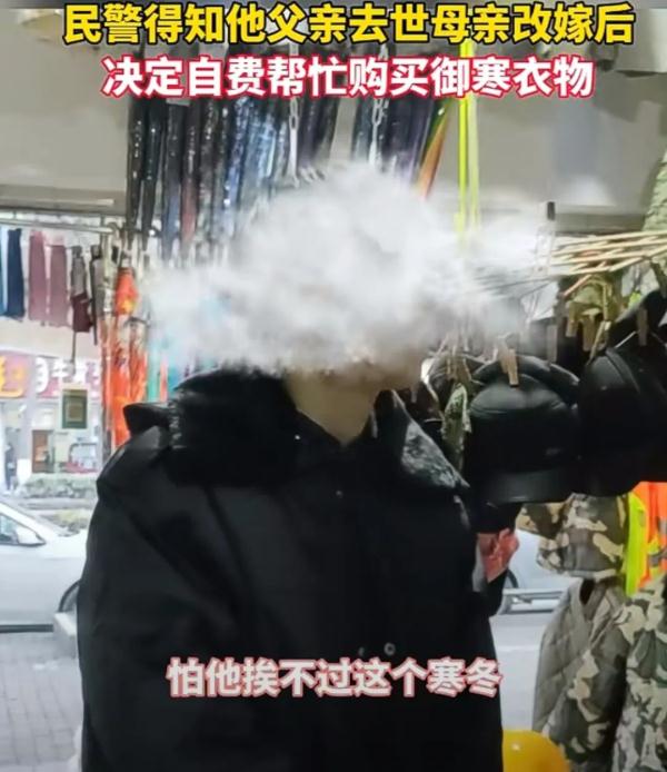 “我办临时身份证”“你就穿个这,你也没穿袄?!” “我办临时身份证”“你就穿个这,你也没穿袄?!”