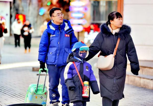冰城旅游热度持续，特色美食销量不减