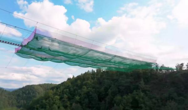 游乐场网红景点“天空魔网”被质疑,回应:安全,每天检查 游乐场网红景点“天空魔网”被质疑,回应:安全,每天检查