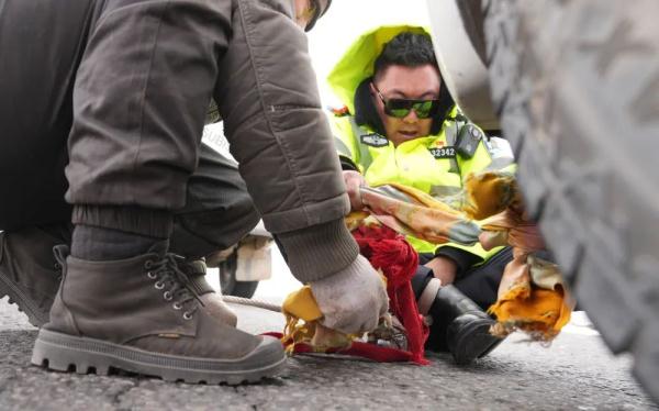 在海拔5231米唐古拉山垭口抛锚 这位司机幸好遇见“天路”守护人