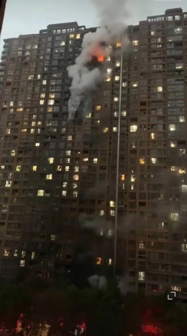 被称“最早预警人”！南京起火小区一业主曾两次发帖指出隐患