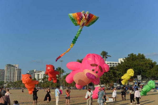 泰国芭提雅海滩风筝飞舞 泰国芭提雅海滩风筝飞舞