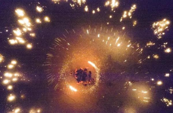 除了吃元宵赏花灯,河北人的正月十五还要做这些事→ 除了吃元宵赏花灯,河北人的正月十五还要做这些事→