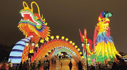 今年元宵节流行“跨城赏灯”