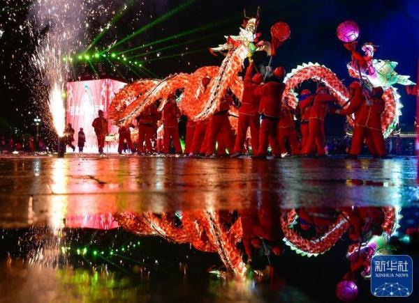 百龙竞技，苗族“舞龙嘘花”闹元宵