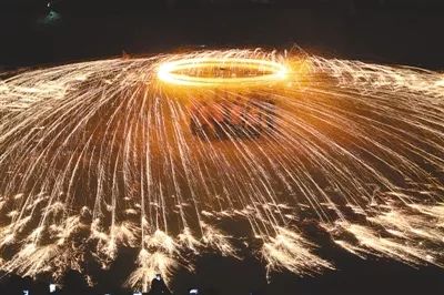 除了吃元宵赏花灯,河北人的正月十五还要做这些事→ 除了吃元宵赏花灯,河北人的正月十五还要做这些事→