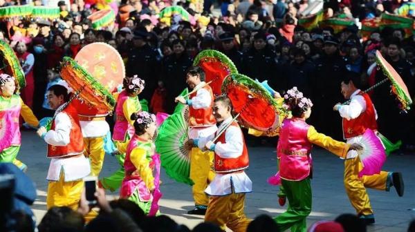 除了吃元宵赏花灯,河北人的正月十五还要做这些事→ 除了吃元宵赏花灯,河北人的正月十五还要做这些事→