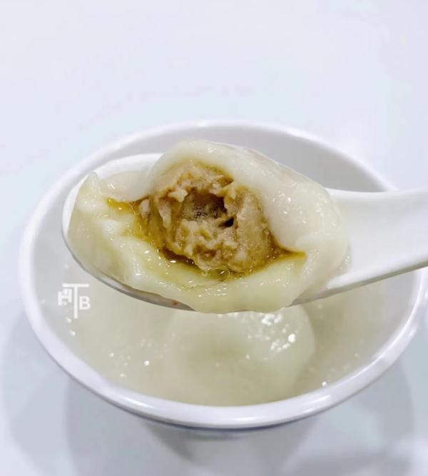龙年限定版卖爆，上海阿姨爷叔都在抢！北方网友：这种口味接受不了一点……