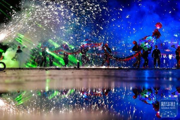 百龙竞技，苗族“舞龙嘘花”闹元宵