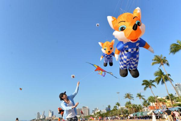 泰国芭提雅海滩风筝飞舞 泰国芭提雅海滩风筝飞舞