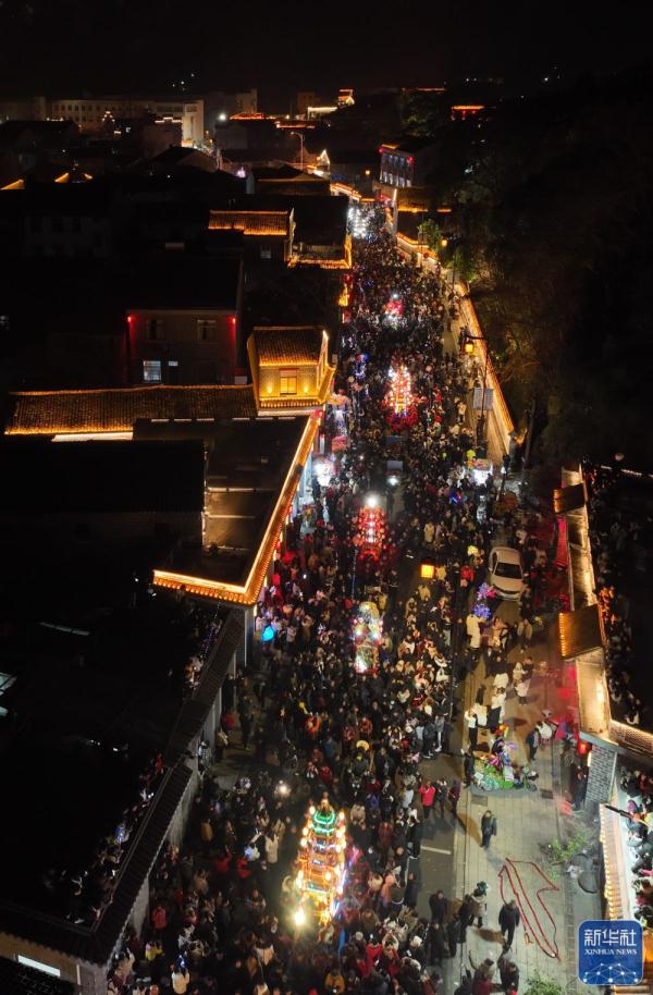 前童元宵行会:传承500年的民俗盛会上演 前童元宵行会:传承500年的民俗盛会上演