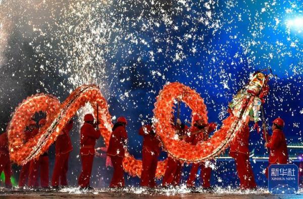 百龙竞技，苗族“舞龙嘘花”闹元宵