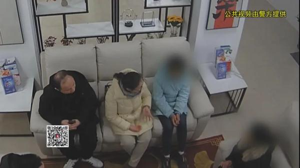 上海13岁女孩出走，监控显示被陌生男子带去宾馆……为何妈妈48小时后才报警？