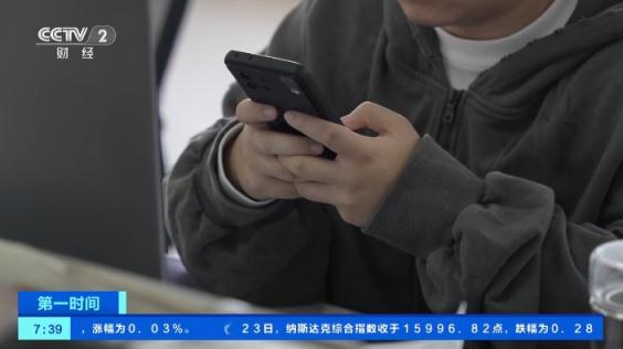 学完AI就能赚钱？“网红”博主卖课被下架