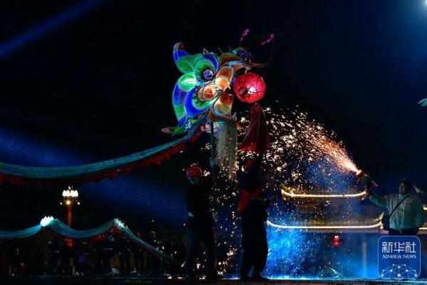 百龙竞技，苗族“舞龙嘘花”闹元宵