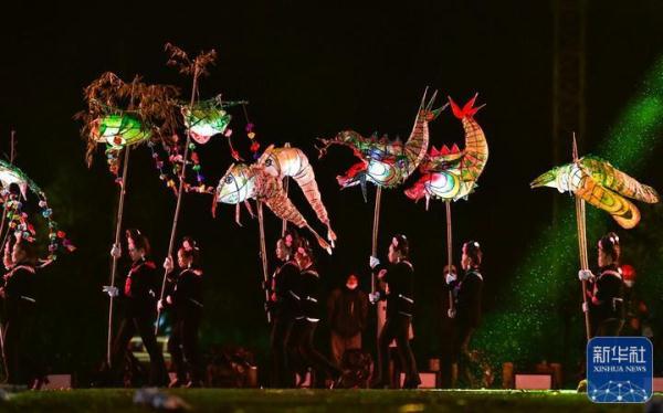 百龙竞技，苗族“舞龙嘘花”闹元宵