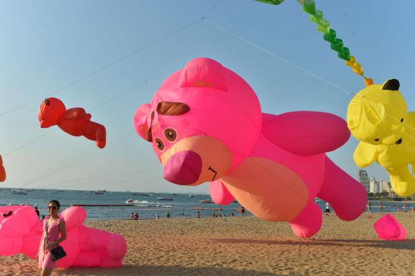 泰国芭提雅海滩风筝飞舞 泰国芭提雅海滩风筝飞舞