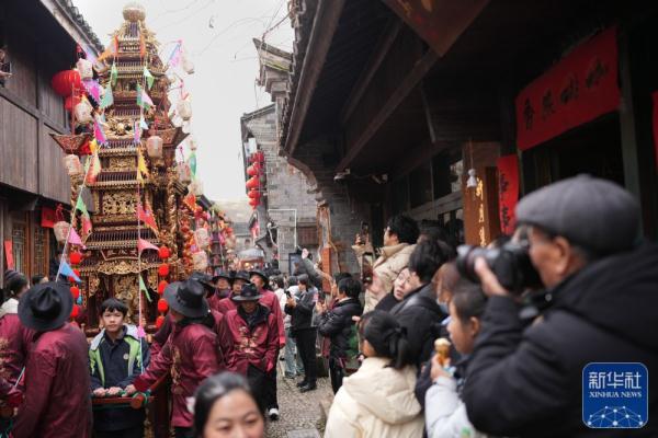 前童元宵行会:传承500年的民俗盛会上演 前童元宵行会:传承500年的民俗盛会上演