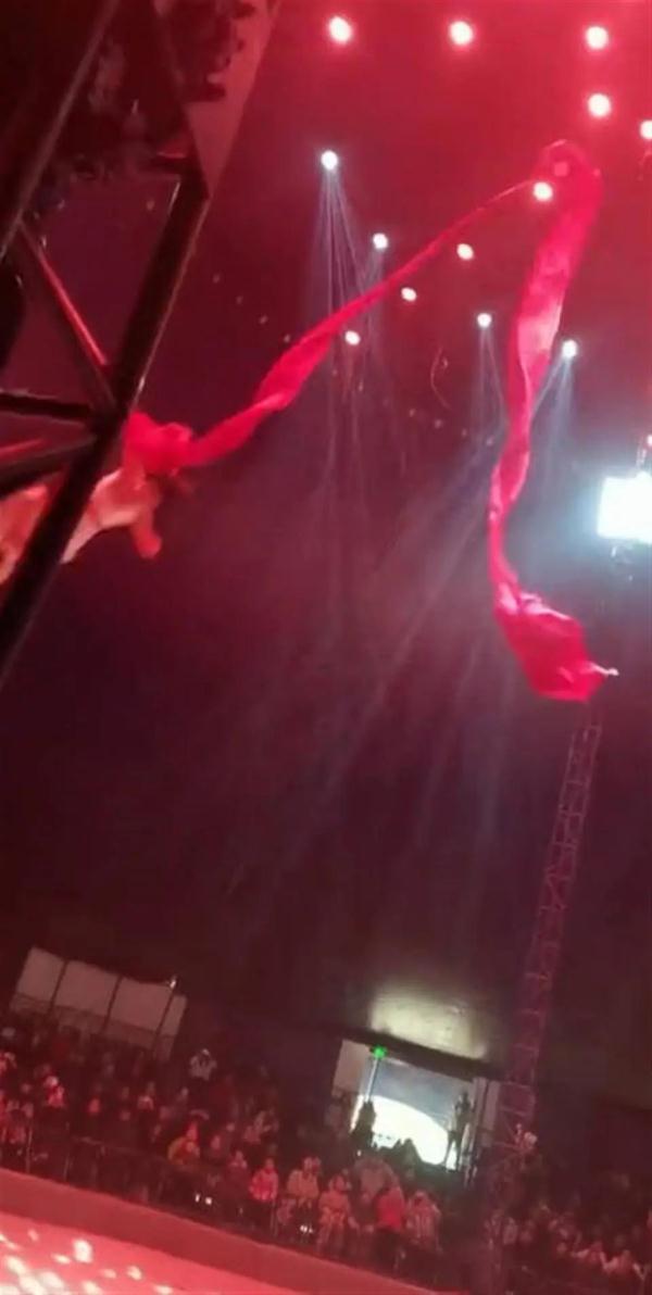 两名演员空中坠落！一人骨折！项目停演