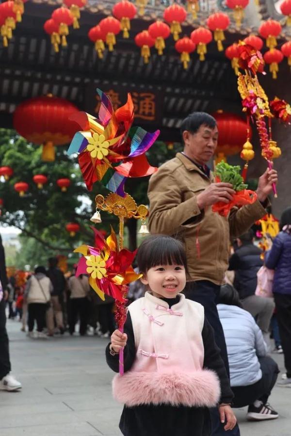 风车舞动、人山人海!佛山“行通济”现场直击 风车舞动、人山人海!佛山“行通济”现场直击