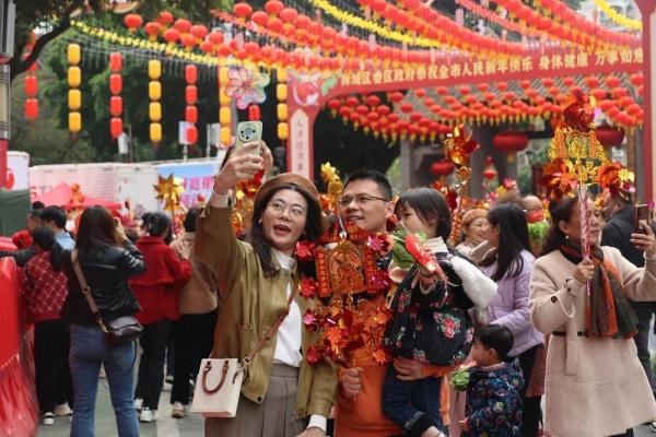 风车舞动、人山人海!佛山“行通济”现场直击 风车舞动、人山人海!佛山“行通济”现场直击