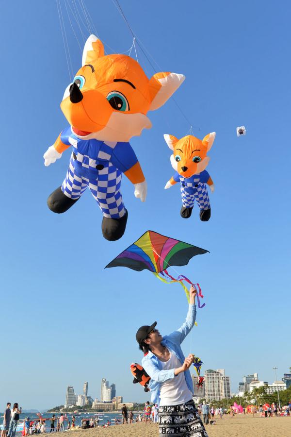 泰国芭提雅海滩风筝飞舞 泰国芭提雅海滩风筝飞舞