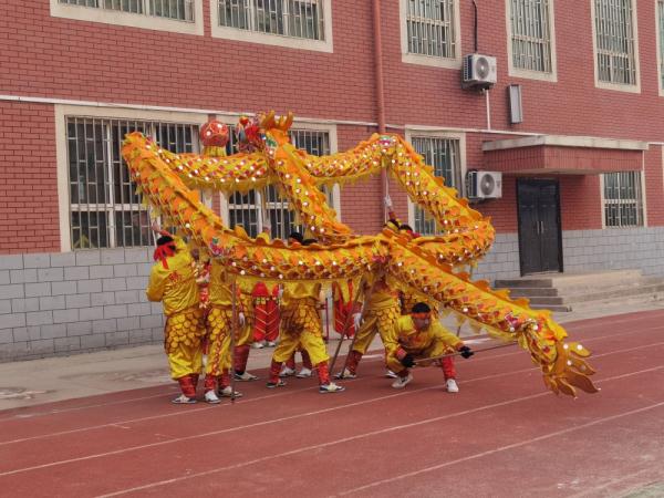 日益壮大的舞龙队