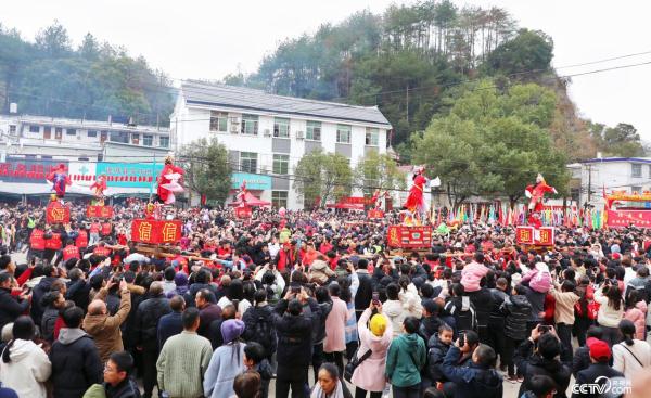 福建连城：山村狂欢节 体验别样的“走古事”民俗