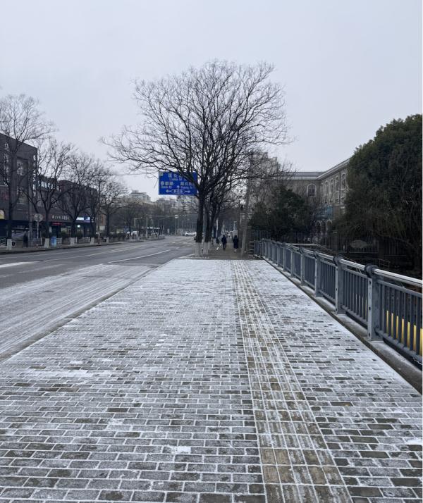 “冷得有性价比！终于下雪了！”今晨上海全城跌破冰点，啥时候能暖和点？