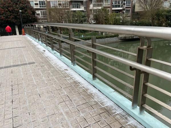 冷！上海明早气温依旧偏低，郊区有薄冰！下周还要下雨