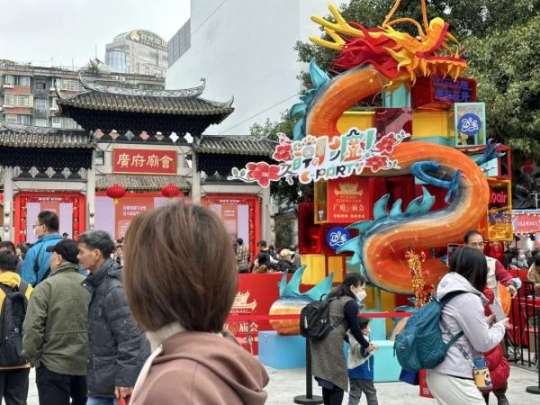 让非遗好玩起来!“潮龙出墟”文创市集亮相广府庙会 让非遗好玩起来!“潮龙出墟”文创市集亮相广府庙会