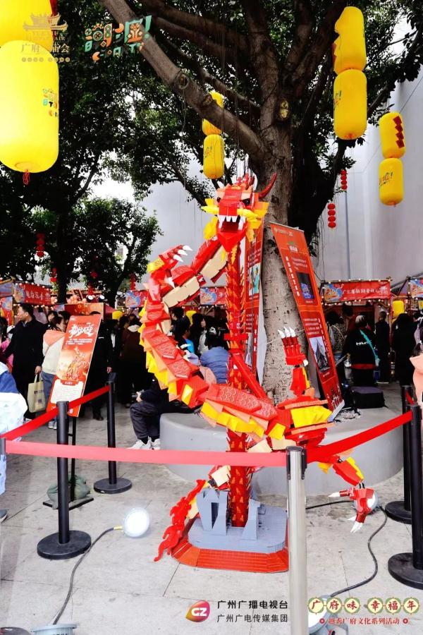 让非遗好玩起来!“潮龙出墟”文创市集亮相广府庙会 让非遗好玩起来!“潮龙出墟”文创市集亮相广府庙会