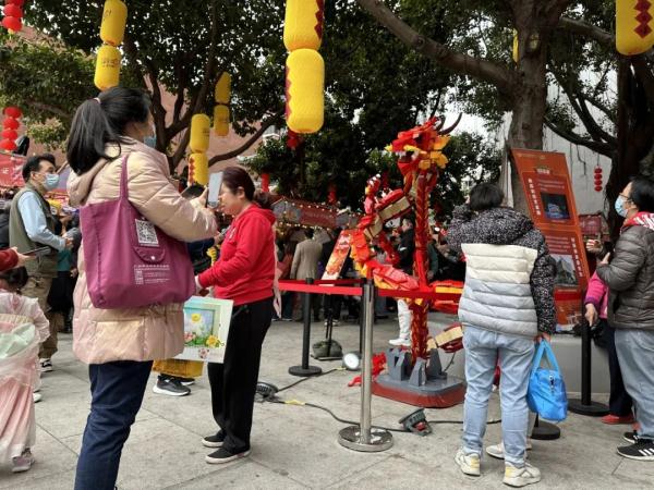 让非遗好玩起来!“潮龙出墟”文创市集亮相广府庙会 让非遗好玩起来!“潮龙出墟”文创市集亮相广府庙会