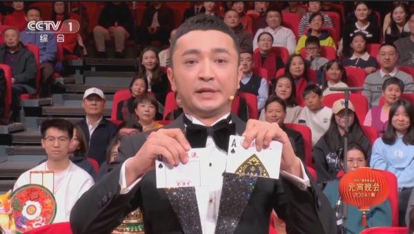 冲上热搜！尼格买提对上了