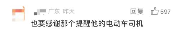 全网寻找的“双闪哥”找到了！原来，断桥边“接力”拦车的还有他们……