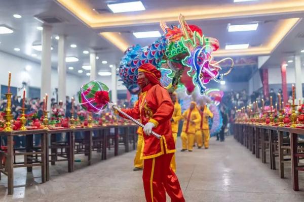 80后出钱，90后管理，00后出力！福建这波霸屏了