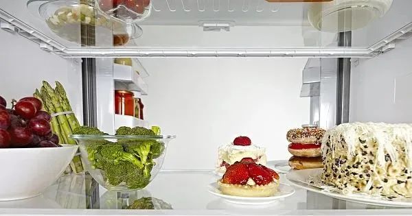 饭菜凉了放冰箱好，还是趁热放好？真相竟是......