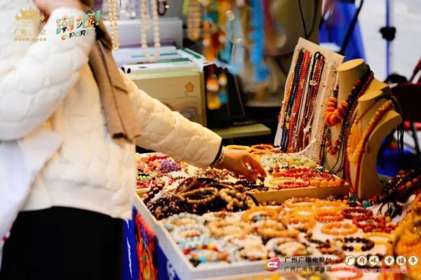 让非遗好玩起来!“潮龙出墟”文创市集亮相广府庙会 让非遗好玩起来!“潮龙出墟”文创市集亮相广府庙会