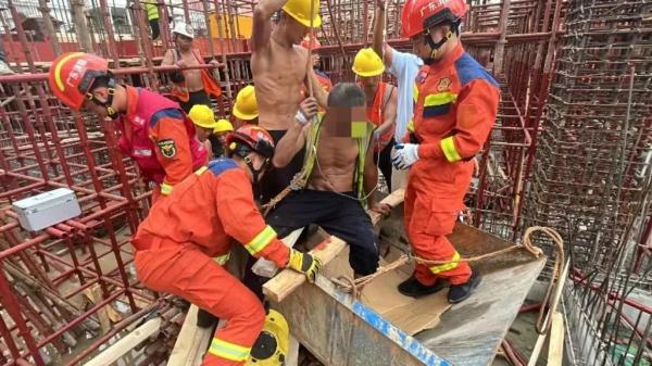 痛！痛！痛！12岁男孩被钢筋贯穿脸部