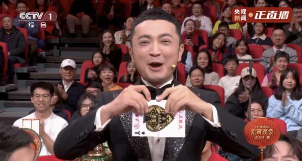 冲上热搜！尼格买提对上了