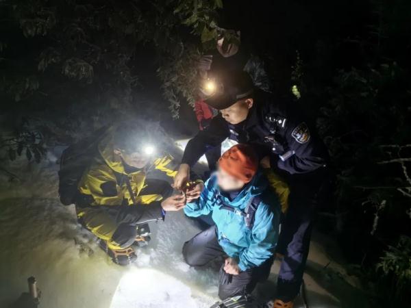 元宵夜,来杭小情侣滑向一高山峭壁…… 元宵夜,来杭小情侣滑向一高山峭壁……